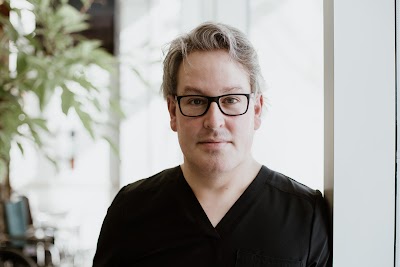 Dr. Vance Elliott - Advanced Hair and Skin | Plastic Surgeon in Sherwood Park | ProSculptMD.com