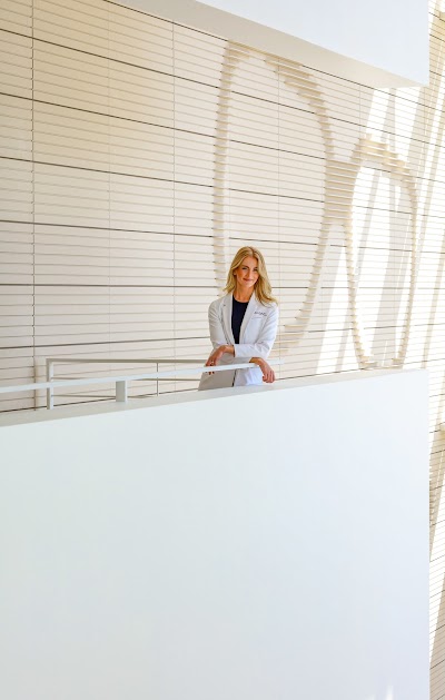 Kelsey A. Roelofs MD | Plastic Surgeon in Edmonton | ProSculptMD.com